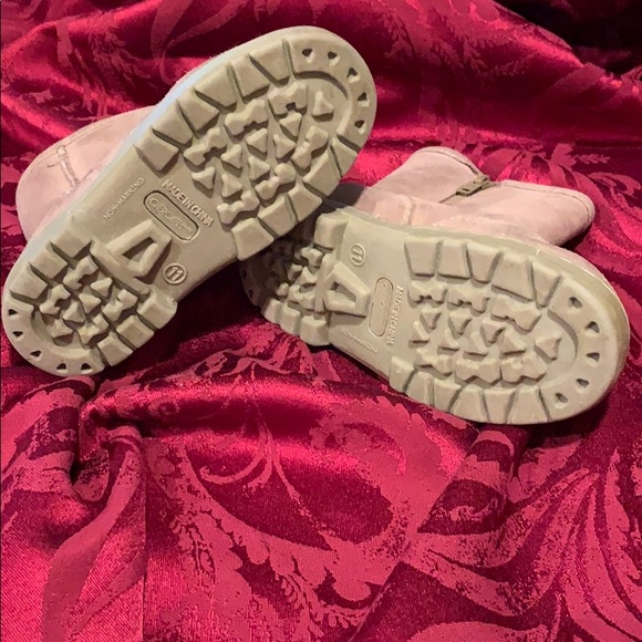 Cherokee (Target) brand ugg-type children’s boots. - Picture 2 of 5
